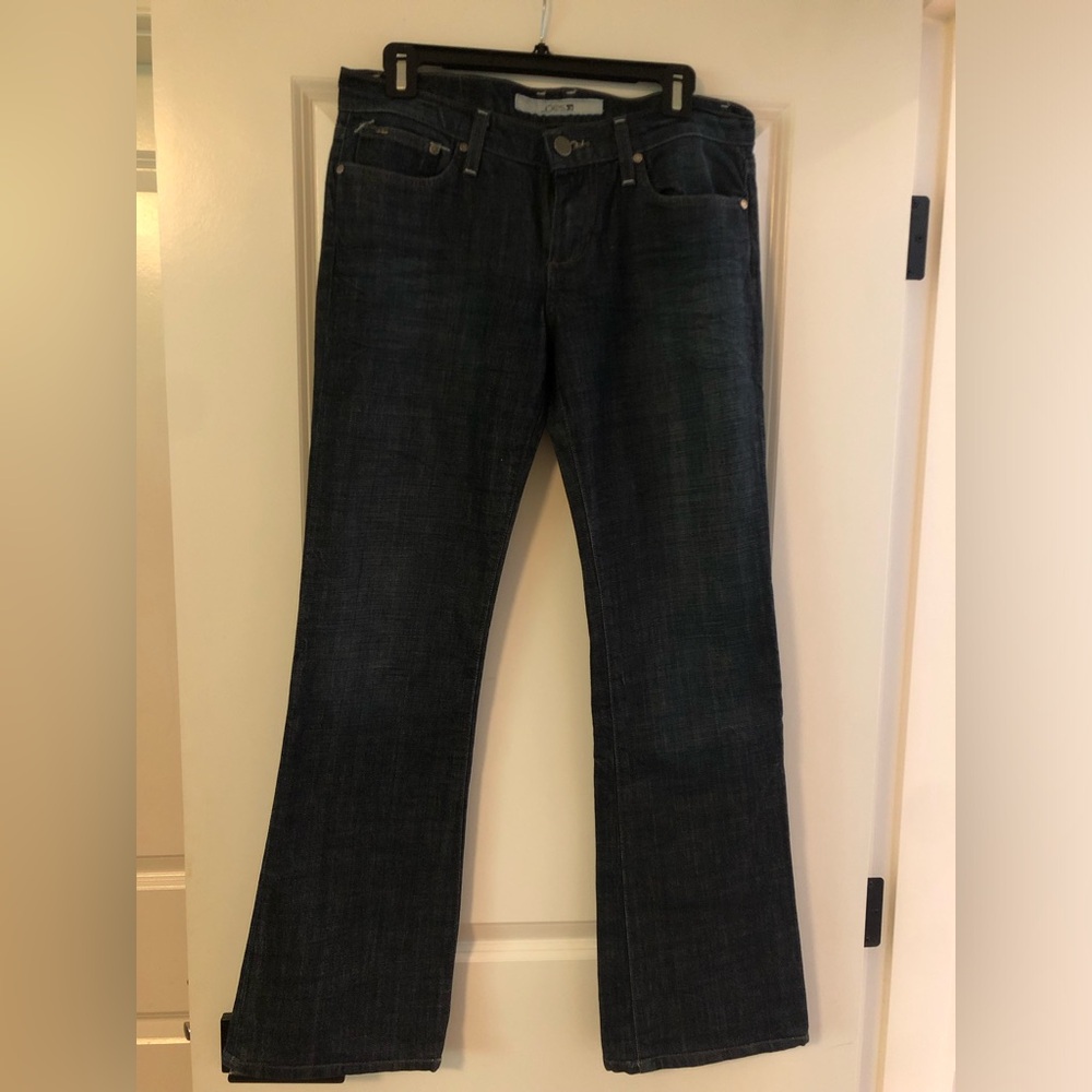 Excellent condition size 28 Joe’s jeans in a classy dark wash
